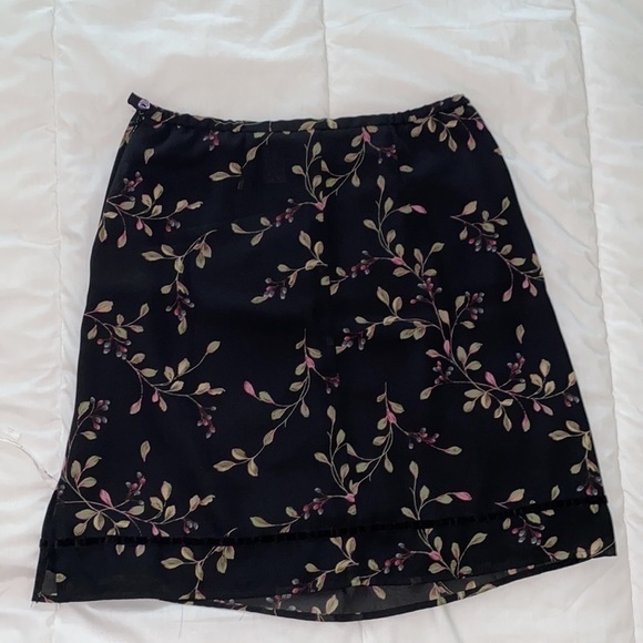 First ISSUE LIZ CLAIBORNE Floral Women Skirt - Picture 2 of 5